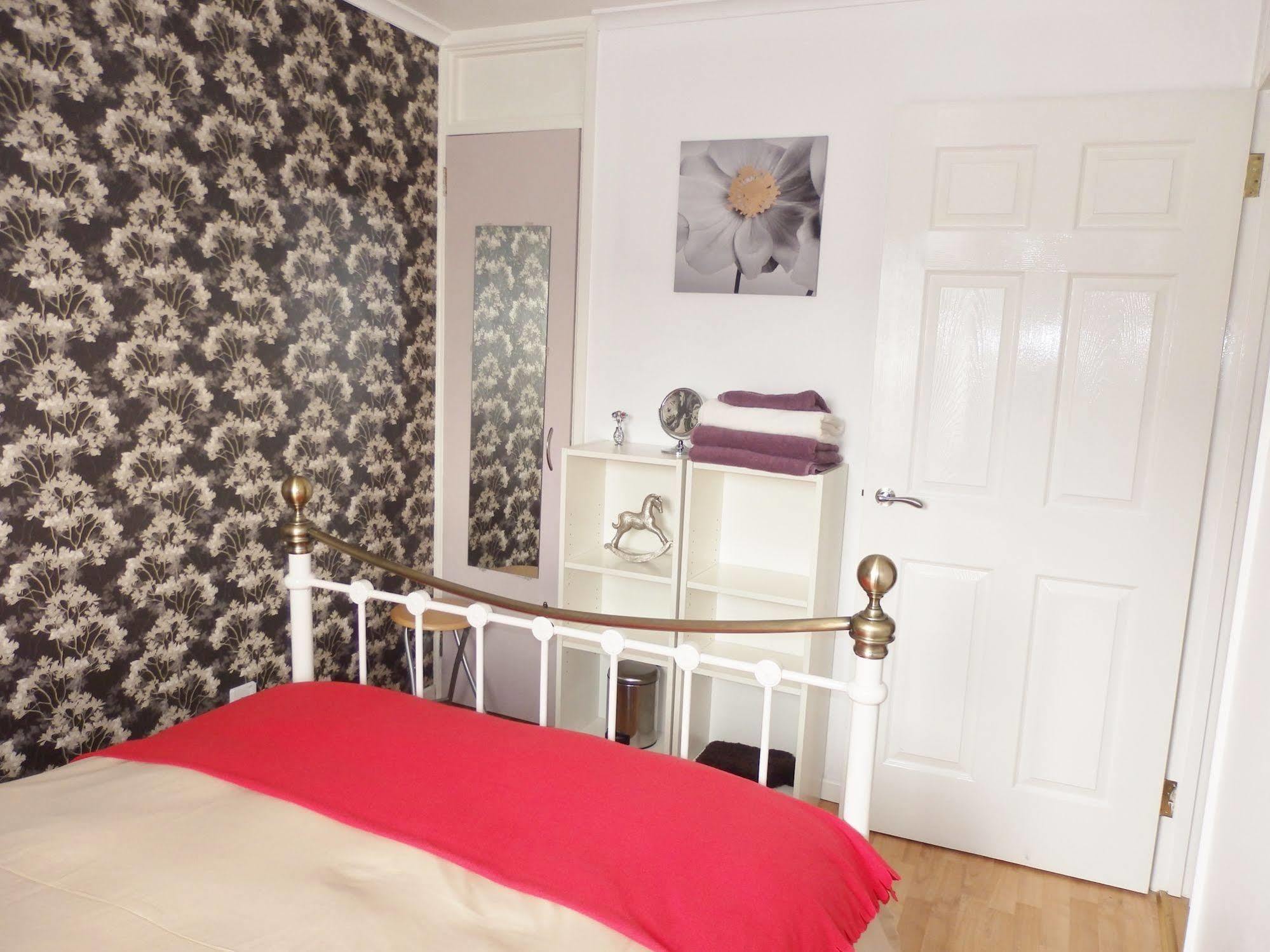 Excellent Location - City Centre - Parking - 4 Beds -2 Bedrooms Belfast Exterior photo